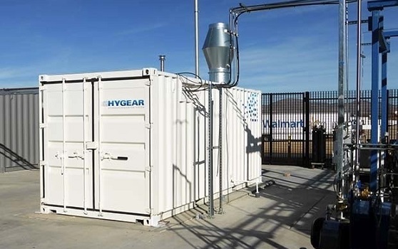 HyGear steam methane reforming unit with flow meters