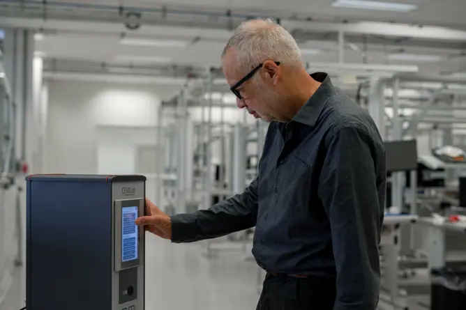Dilution system with embedded CEM